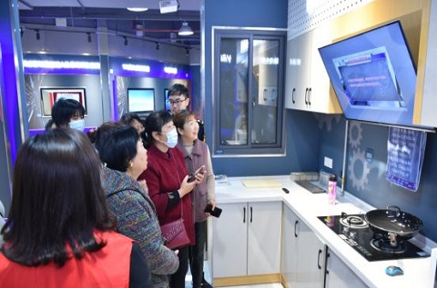 參觀學(xué)習(xí)漕湖街道消防安全體驗館2