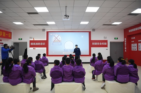 重慶：開學(xué)第一天， 江北校園消防體驗館“開門迎客”