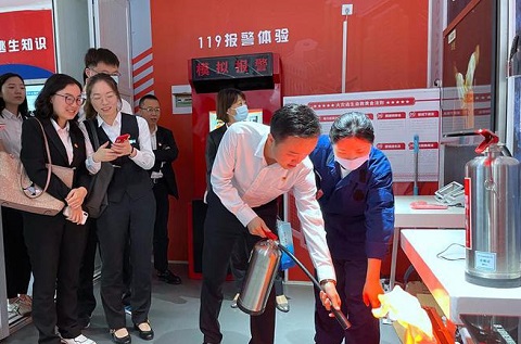 合肥鬧市這個集裝箱消防體驗館火了！
